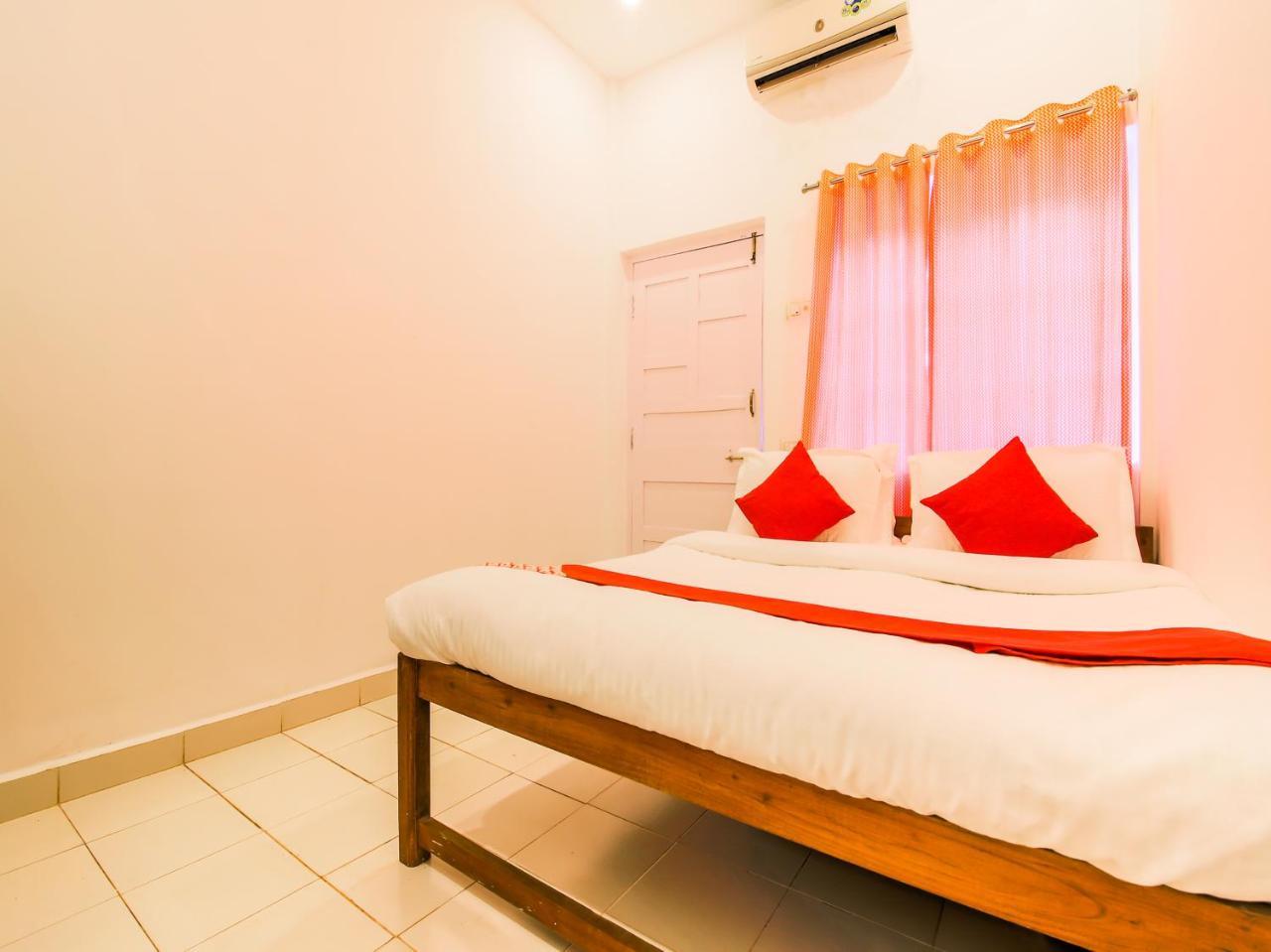 Oyo 22056 Arambol Plaza Beach Resort Экстерьер фото