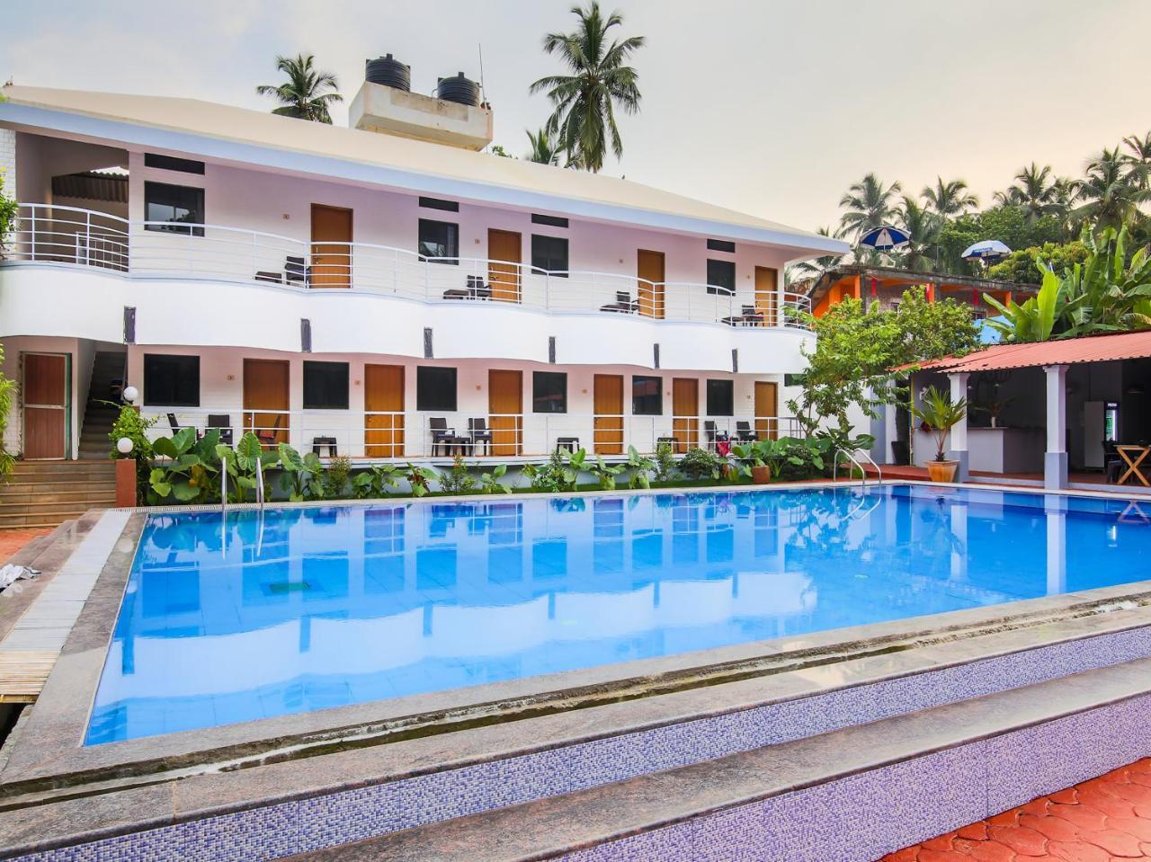 Oyo 22056 Arambol Plaza Beach Resort Экстерьер фото
