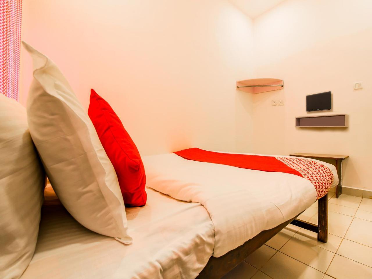 Oyo 22056 Arambol Plaza Beach Resort Экстерьер фото